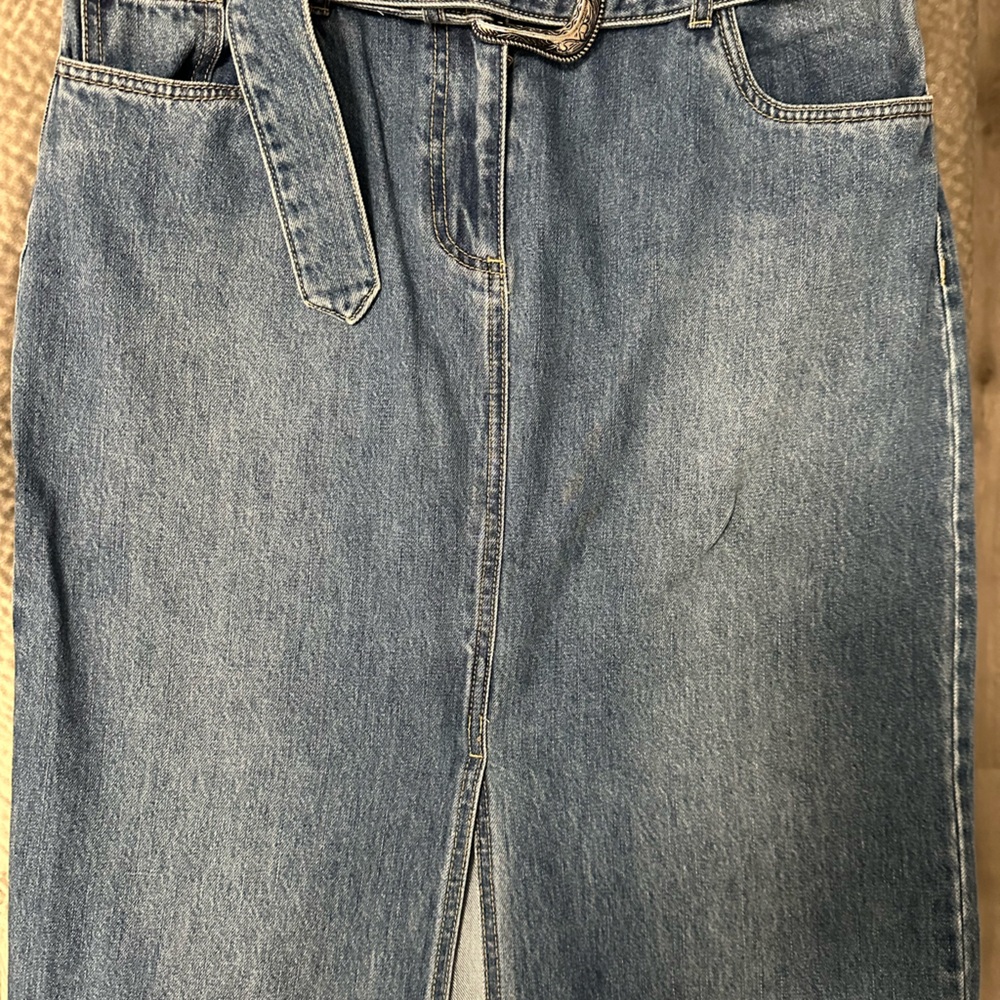 NWOT House of Harlow Blue Denim Skirt with belt.
